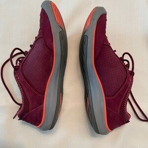 Clarks Women Soft Cushion with Laces Size 8M
